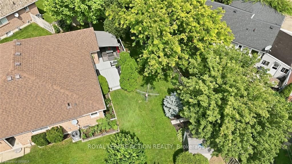 37 Mc Intosh Crt, Brantford — 42