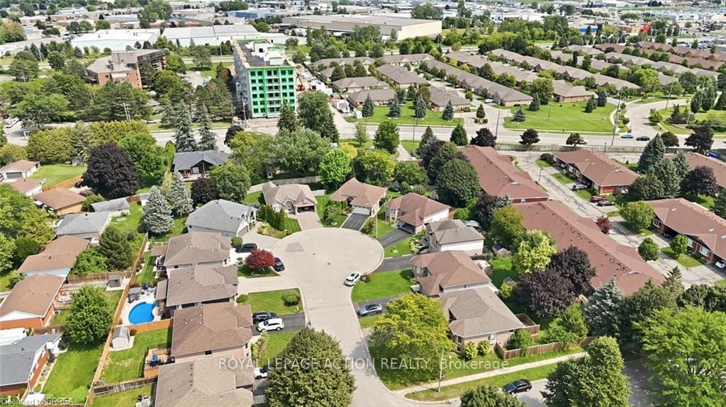 37 Mc Intosh Crt, Brantford — 43
