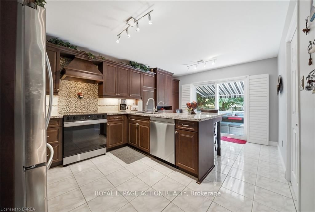 37 Mc Intosh Crt, Brantford — 9