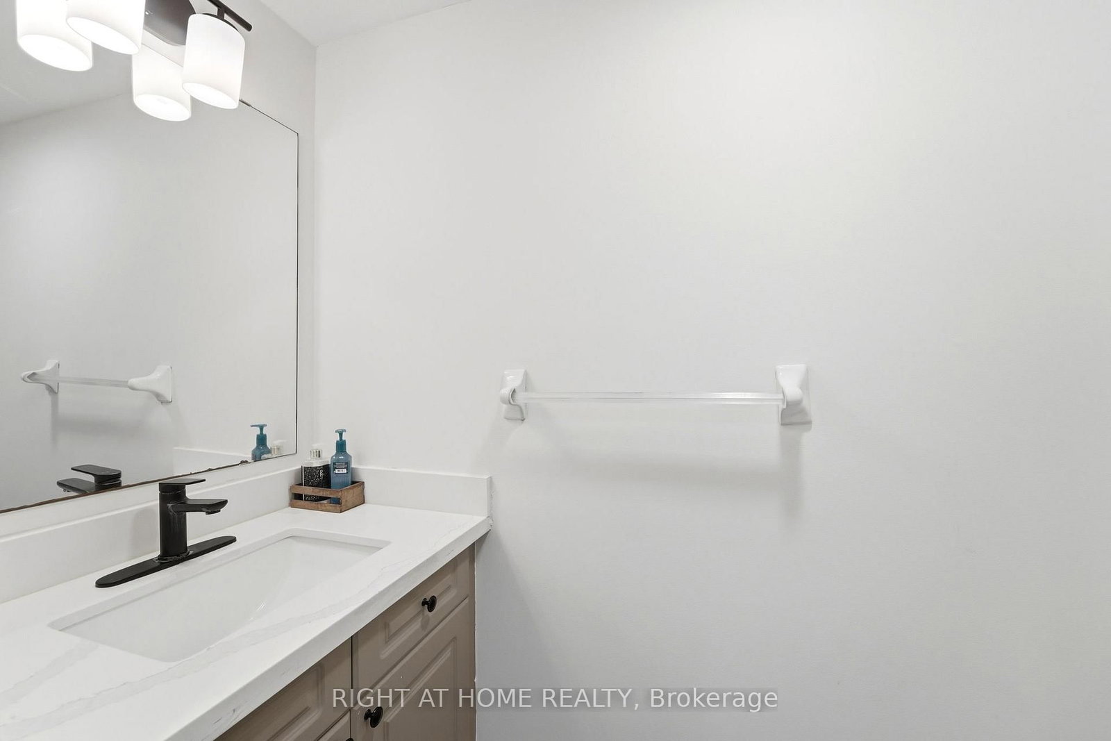 65 Wellington South, Cambridge — 14