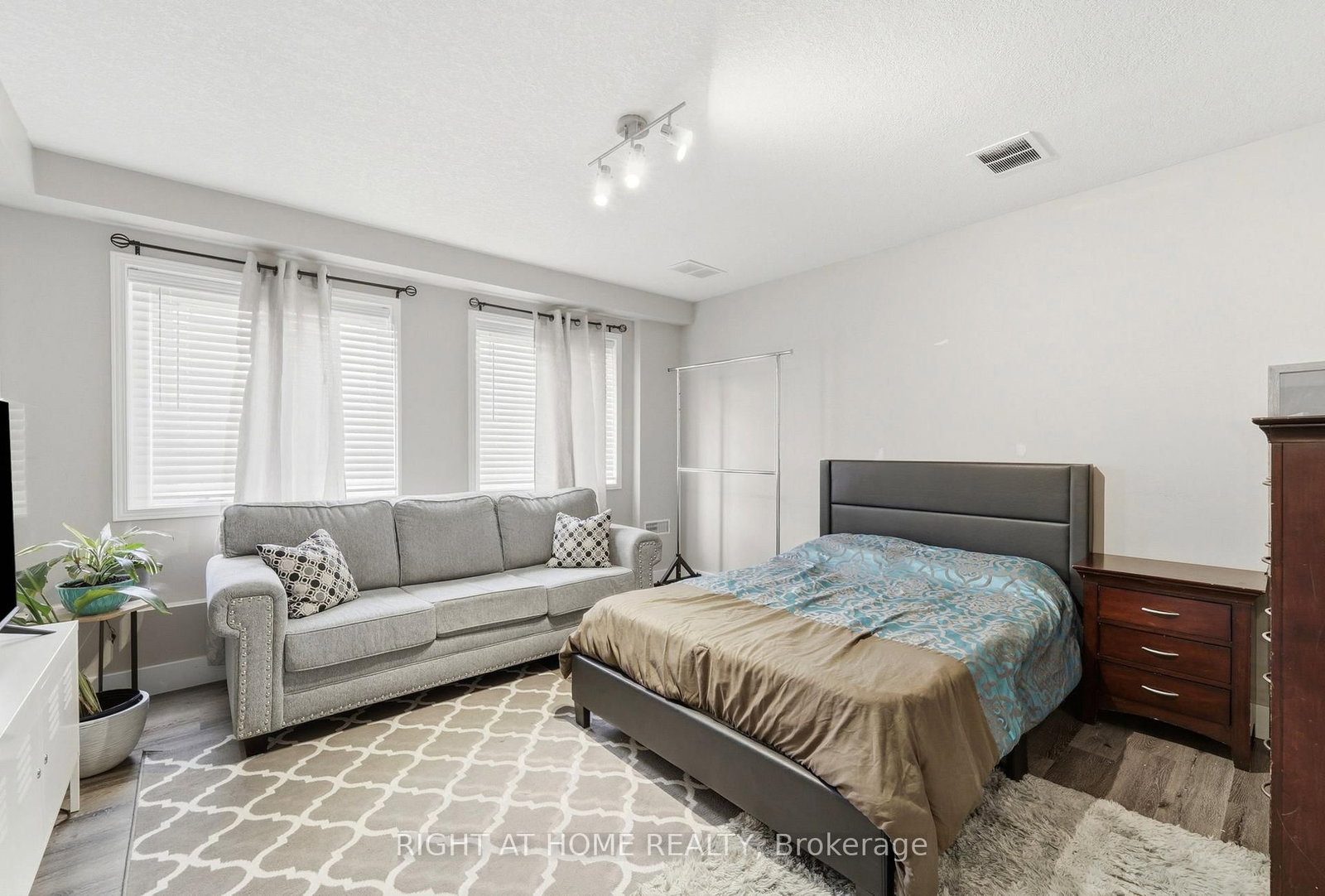 65 Wellington South, Cambridge — 31