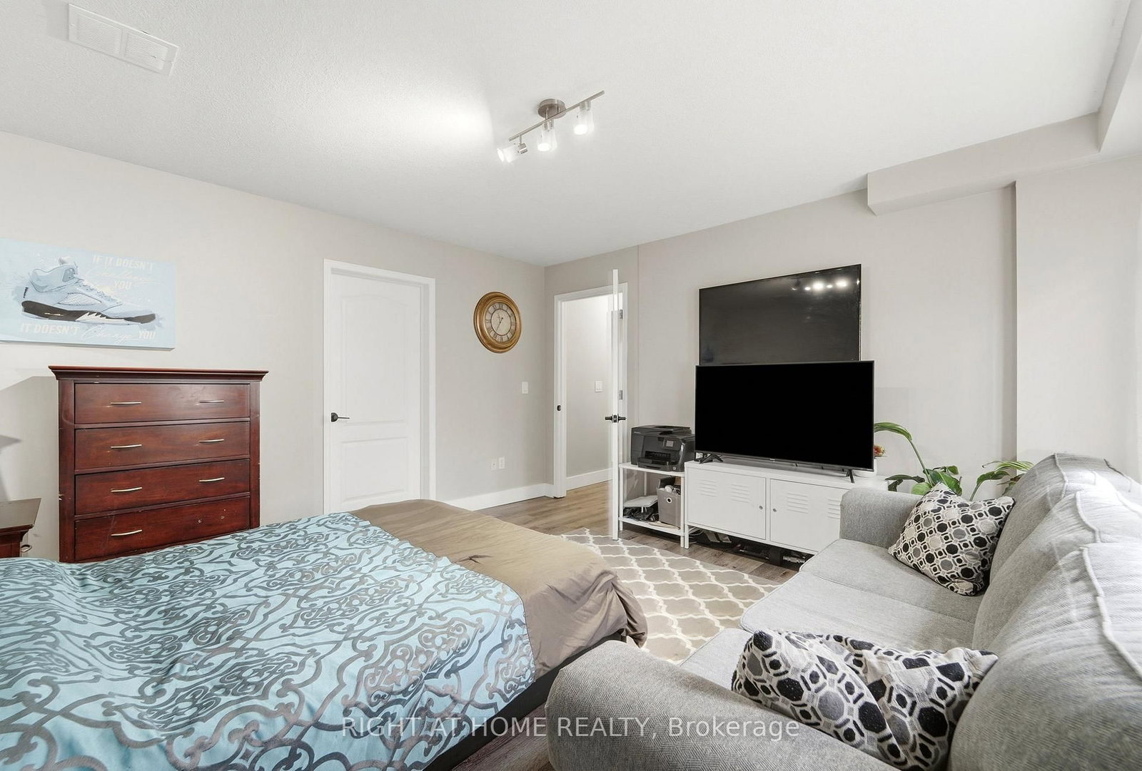 65 Wellington South, Cambridge — 32