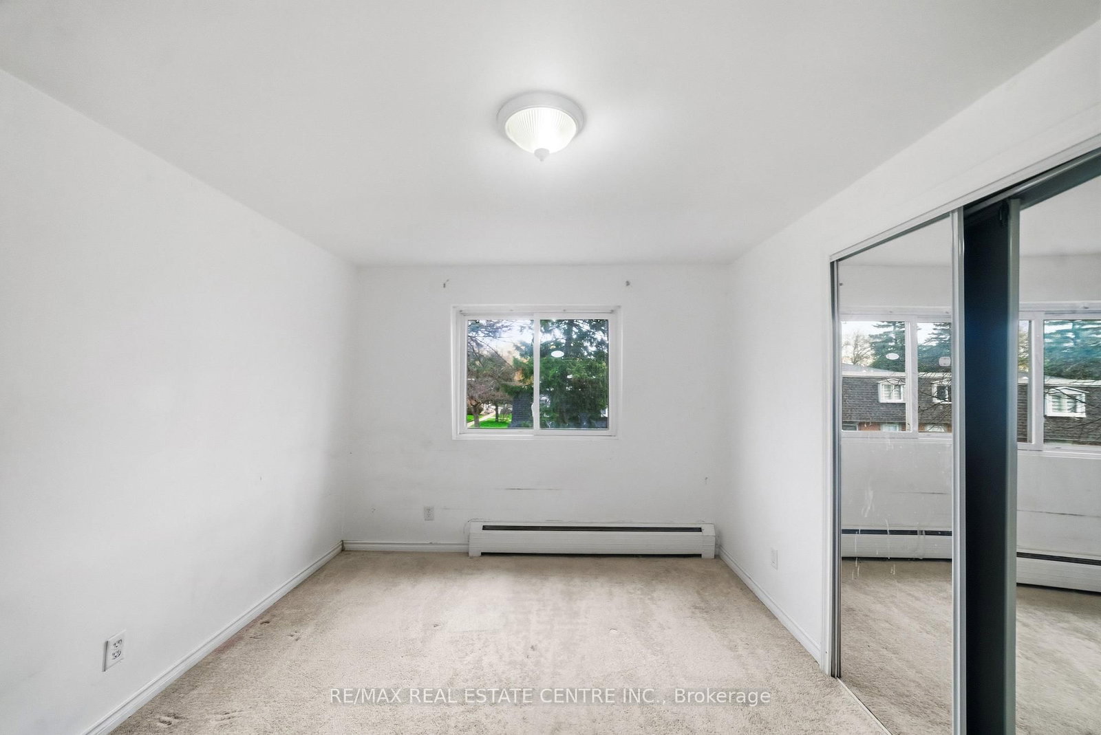 10-76 Borden Pkwy, Kitchener — 10