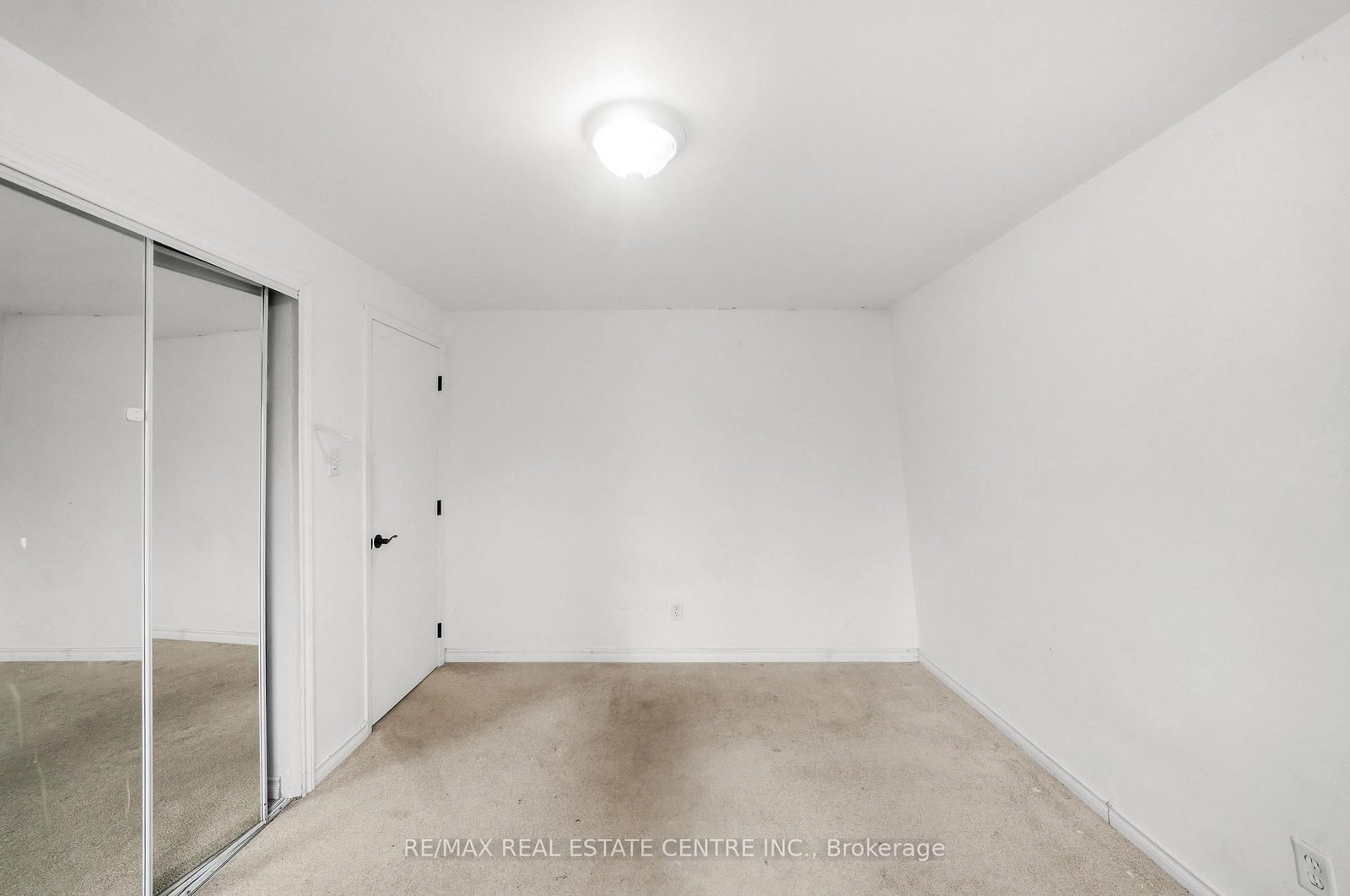 10-76 Borden Pkwy, Kitchener — 11