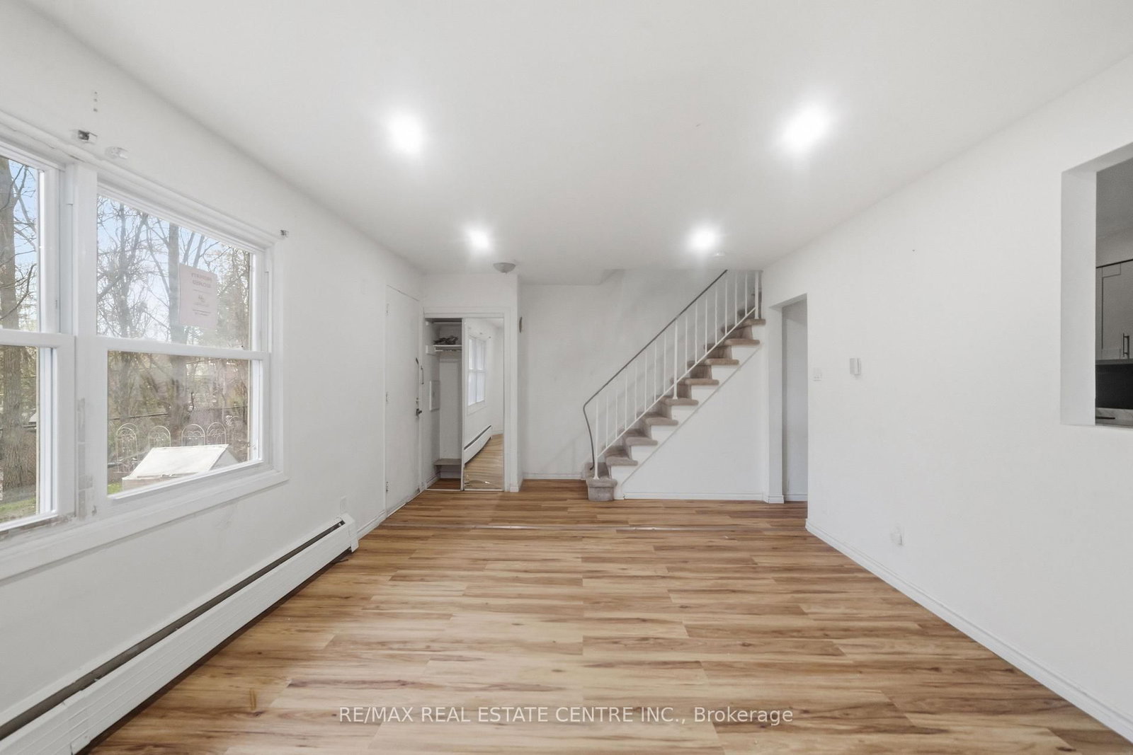 10-76 Borden Pkwy, Kitchener — 4