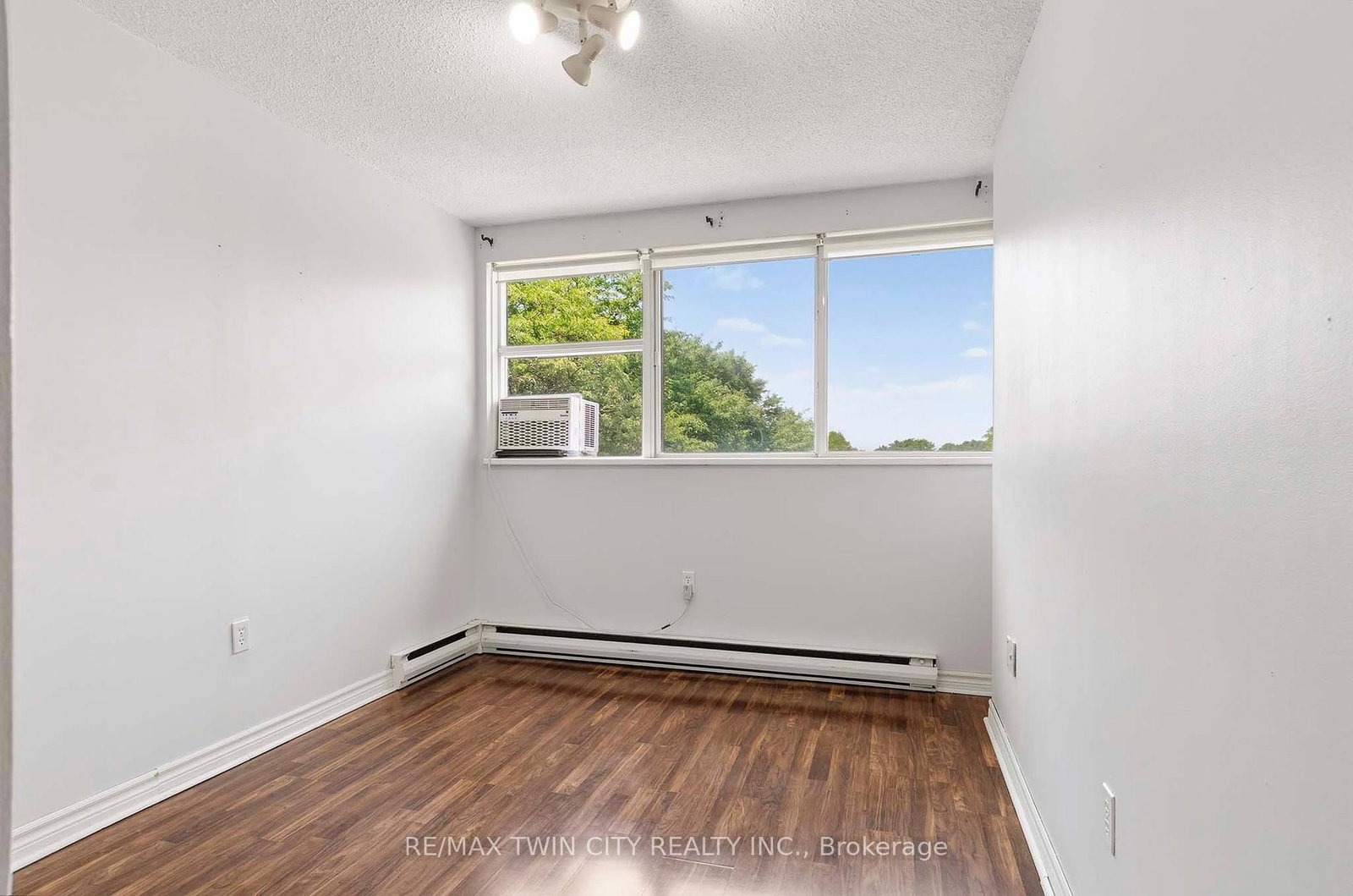 301-36 Hayhurst Rd, Brantford — 27