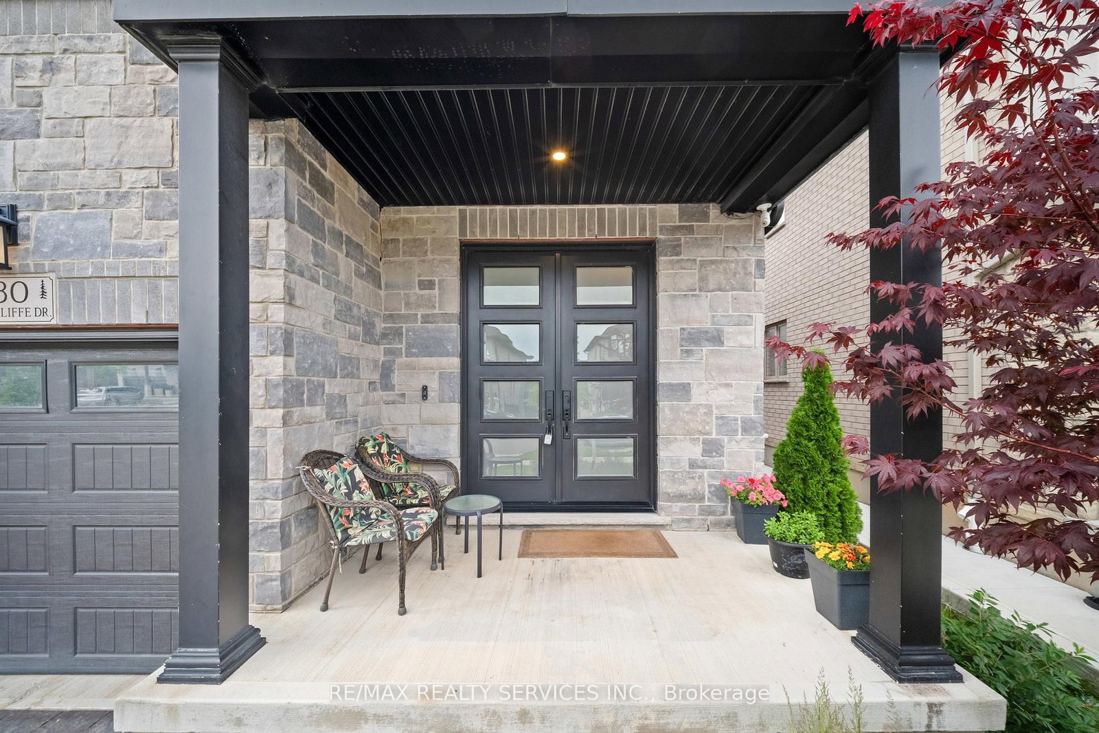 130 Pondcliffe Dr, Kitchener — 3
