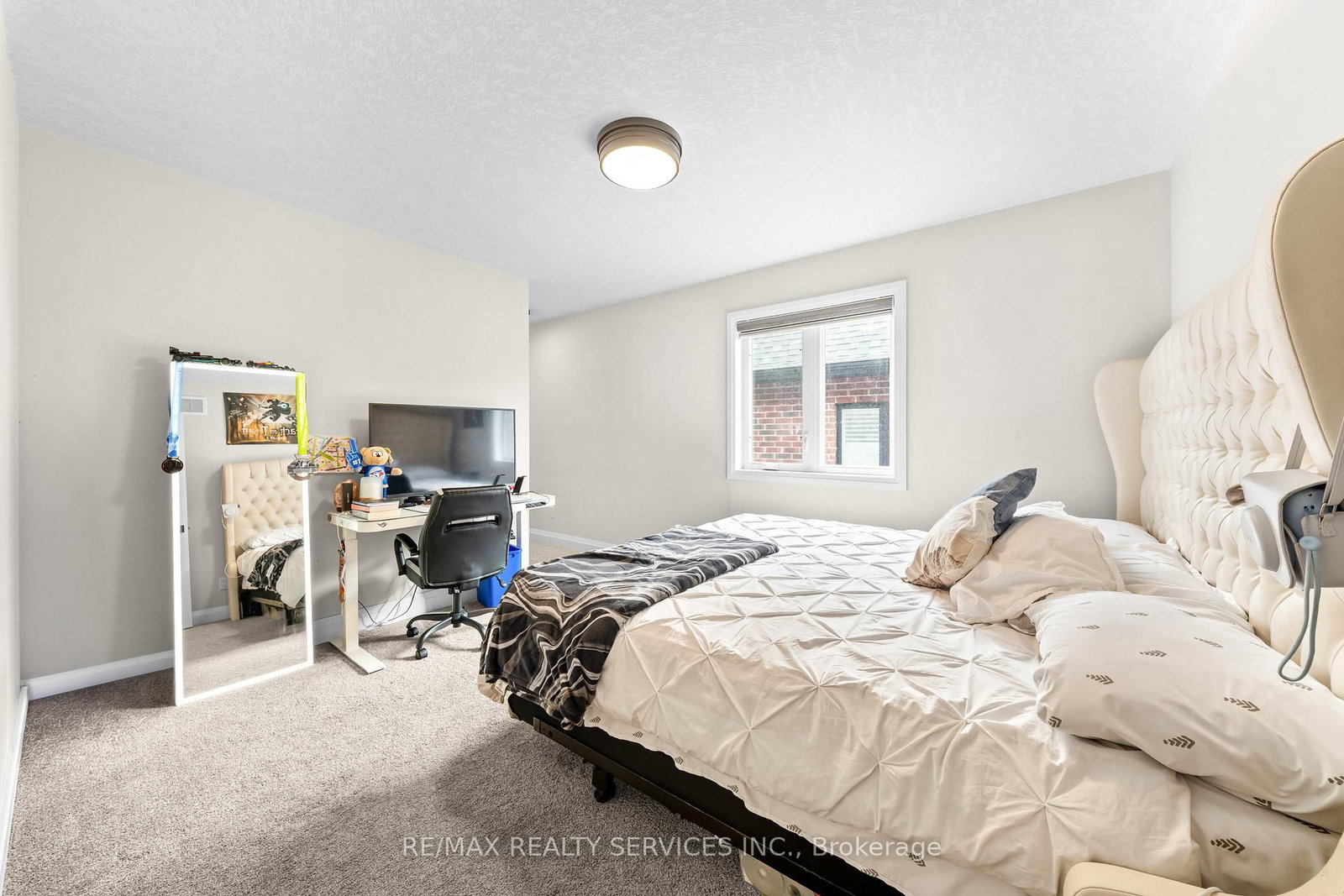 130 Pondcliffe Dr, Kitchener — 34