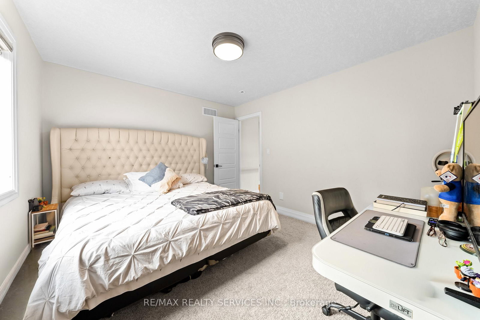 130 Pondcliffe Dr, Kitchener — 35