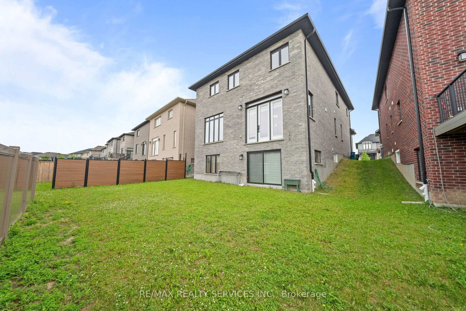 130 Pondcliffe Dr, Kitchener — 49