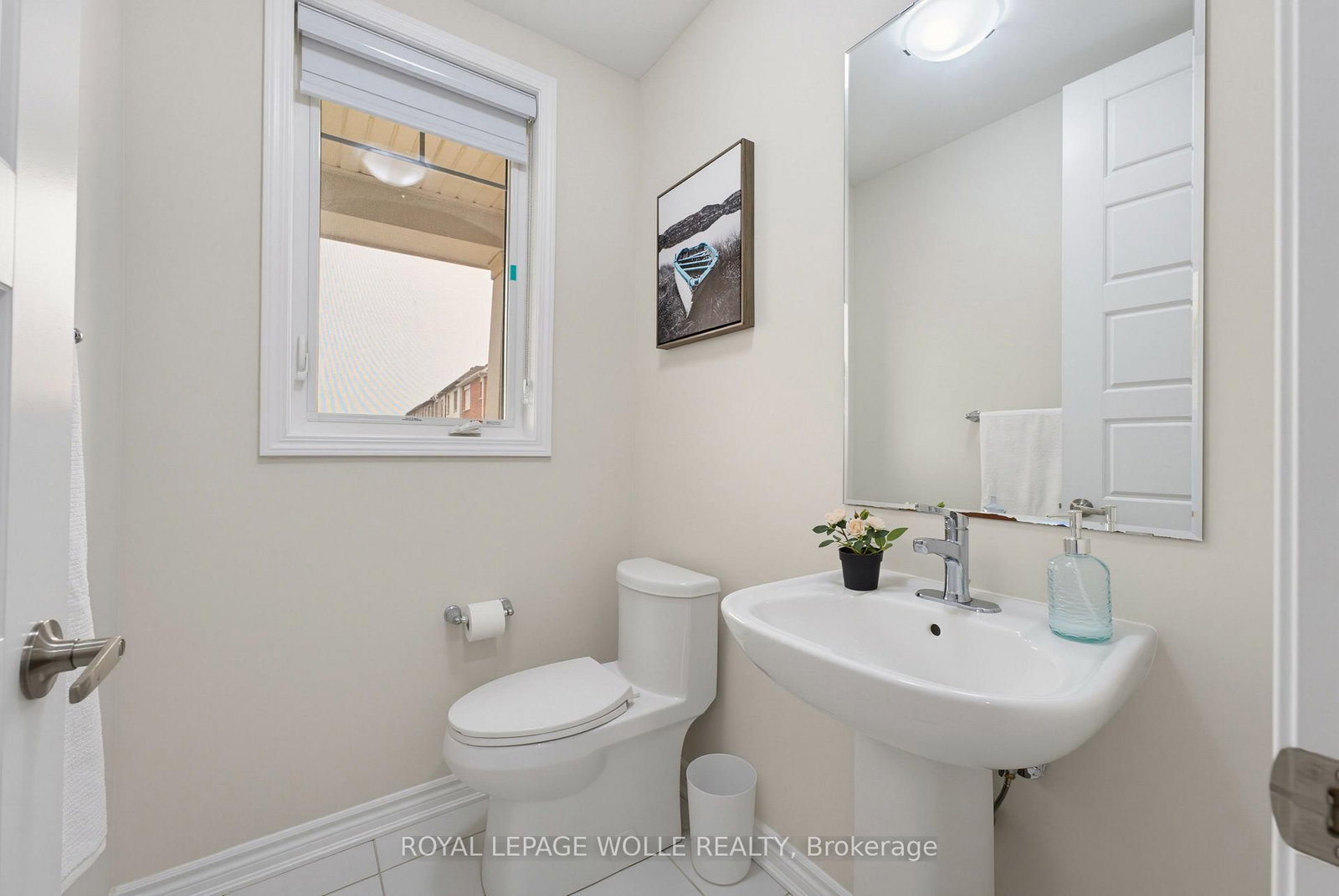 6 Milt Schmidt St, Kitchener — 6