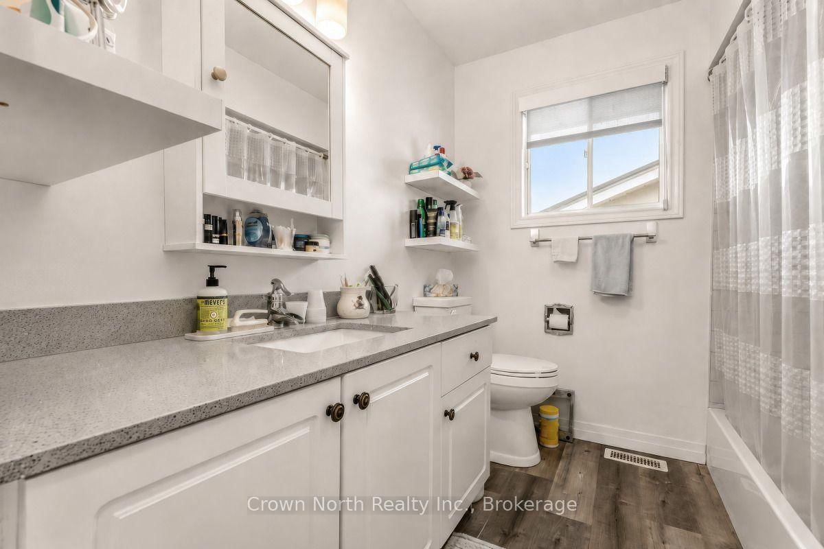 127 Carson Dr, Kitchener — 26