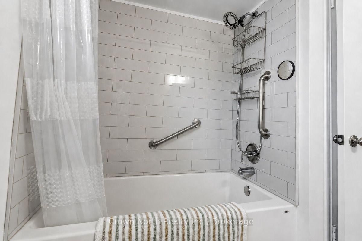 127 Carson Dr, Kitchener — 27