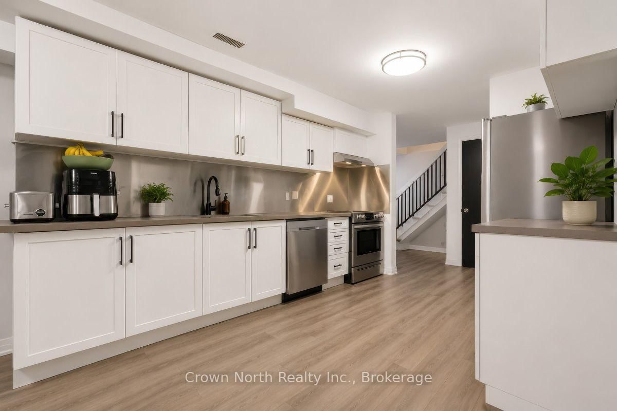 127 Carson Dr, Kitchener — 32
