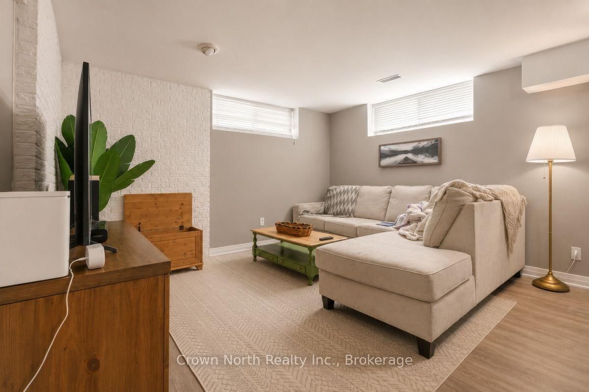 127 Carson Dr, Kitchener — 35