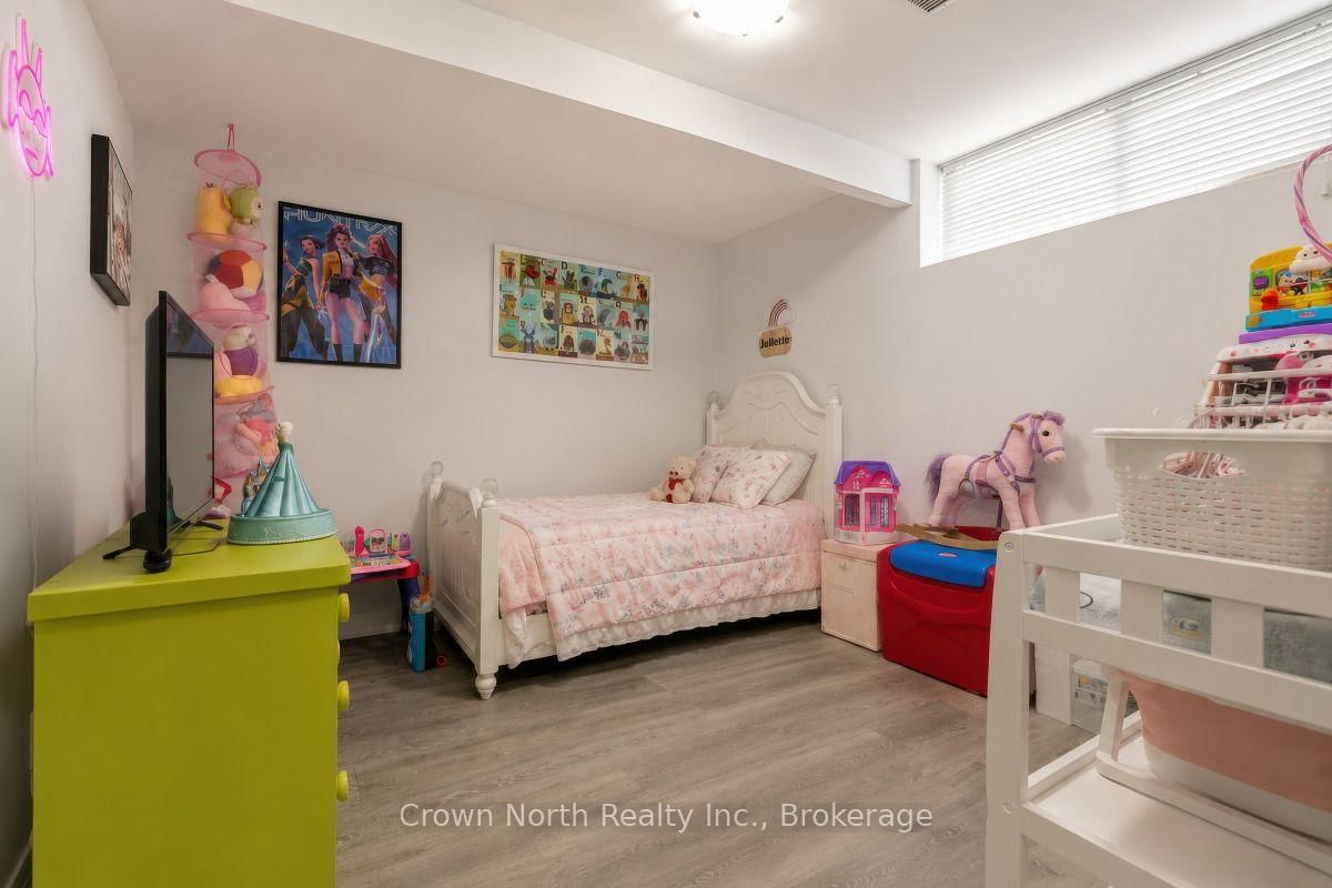 127 Carson Dr, Kitchener — 37