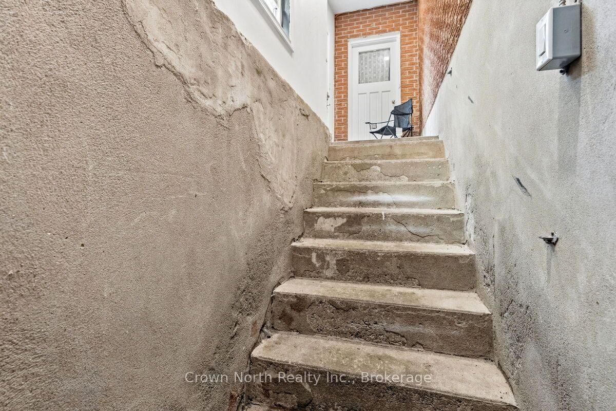 127 Carson Dr, Kitchener — 43