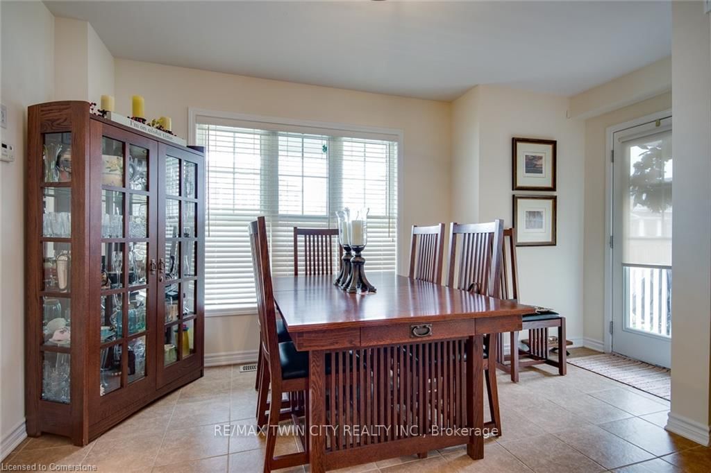18 Blue Oak St, Kitchener — 11