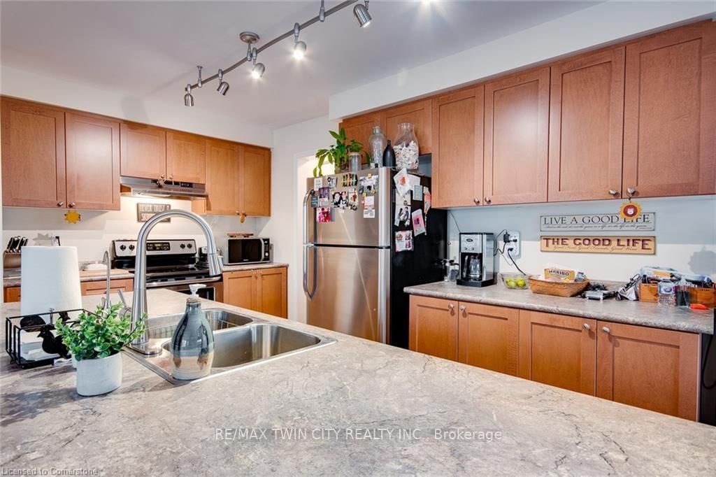 18 Blue Oak St, Kitchener — 17