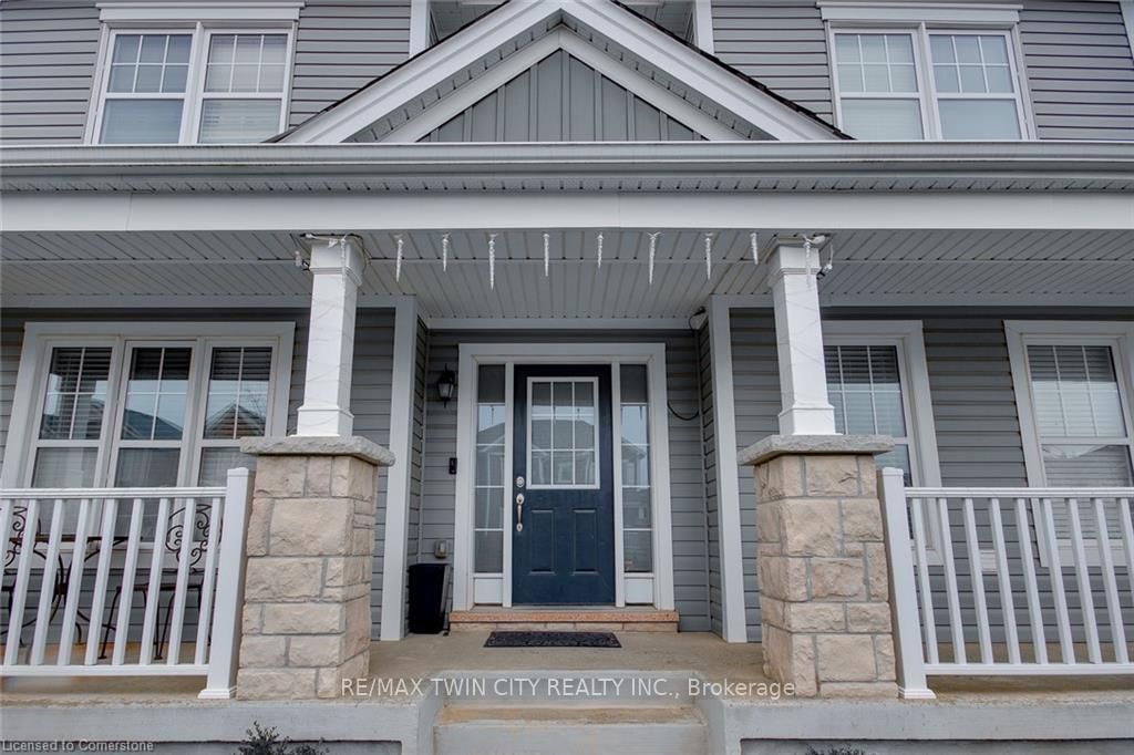 18 Blue Oak St, Kitchener — 2