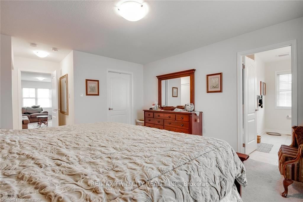 18 Blue Oak St, Kitchener — 21
