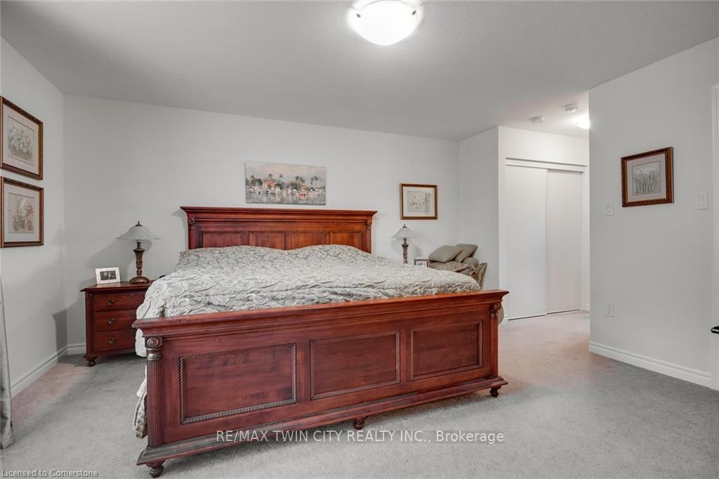18 Blue Oak St, Kitchener — 22