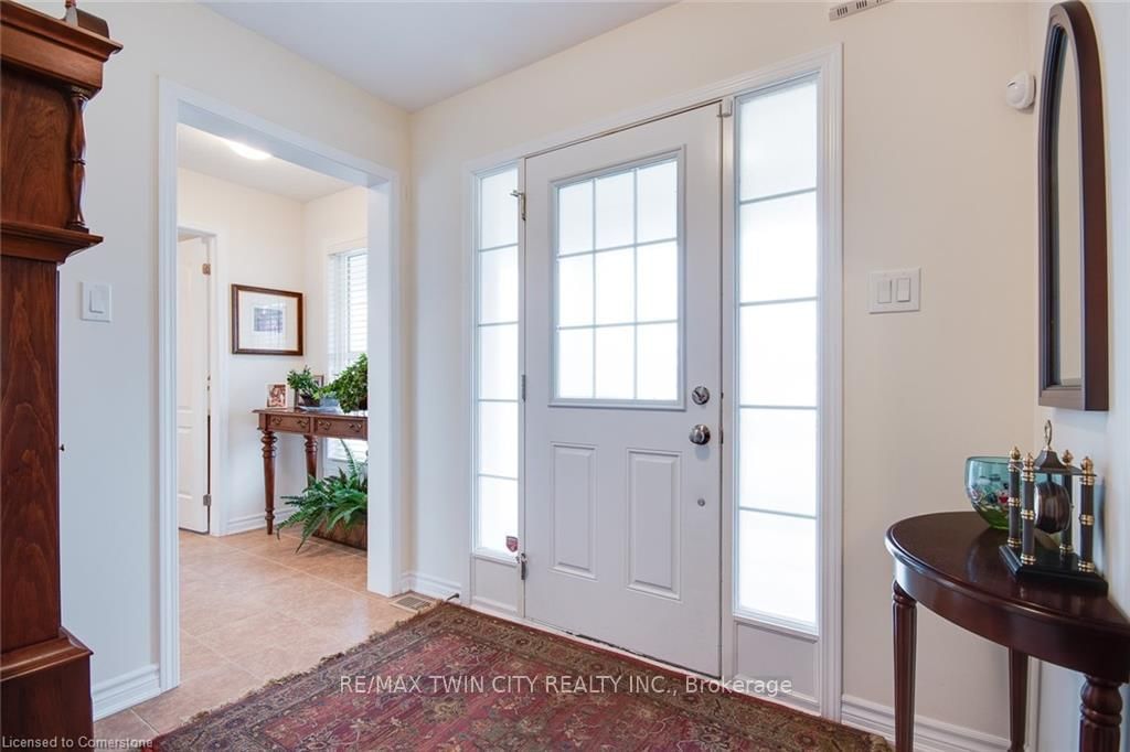 18 Blue Oak St, Kitchener — 3