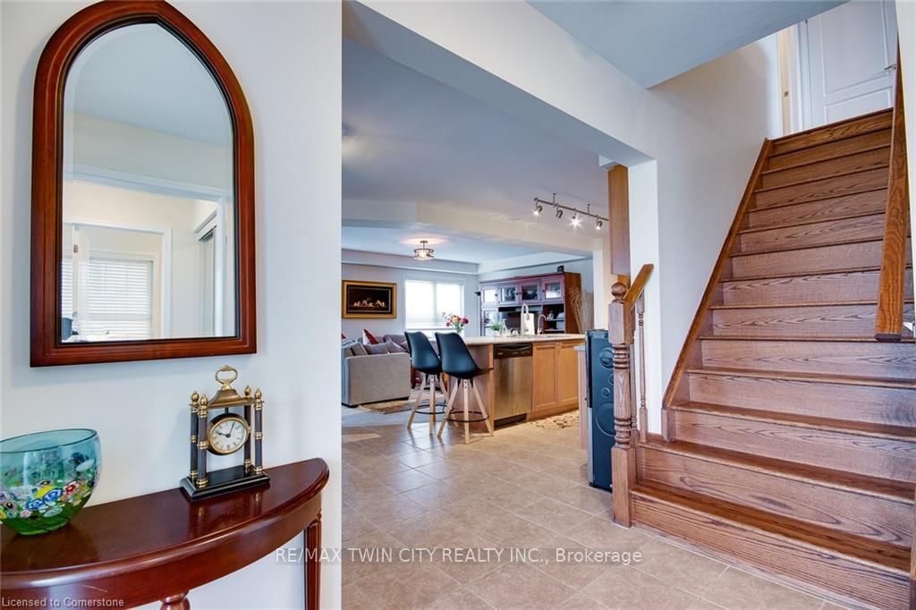 18 Blue Oak St, Kitchener — 5