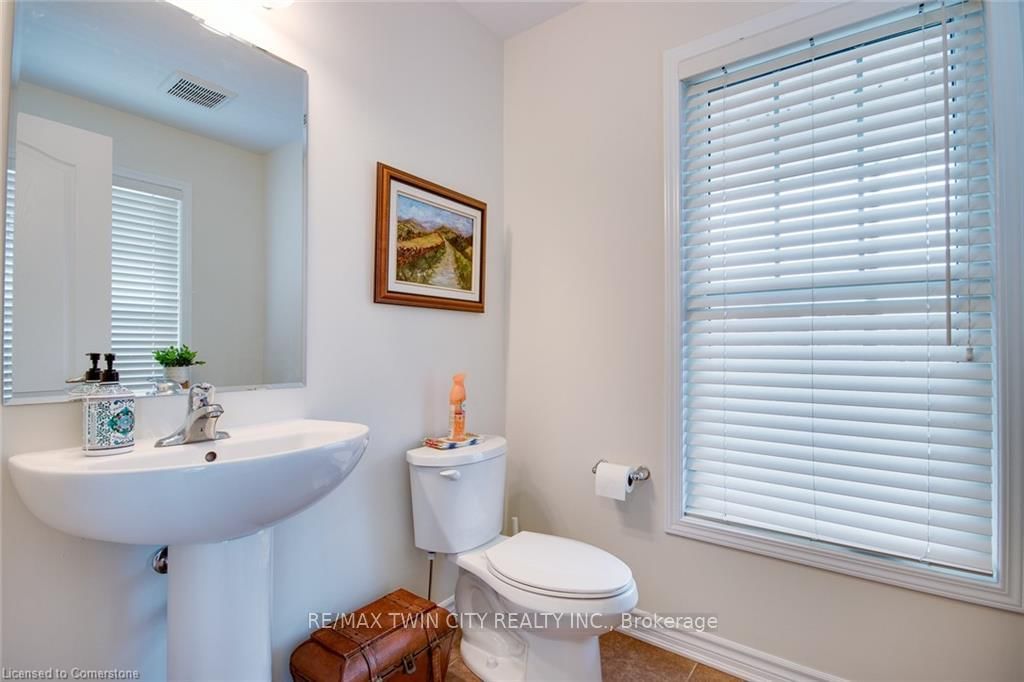 18 Blue Oak St, Kitchener — 7
