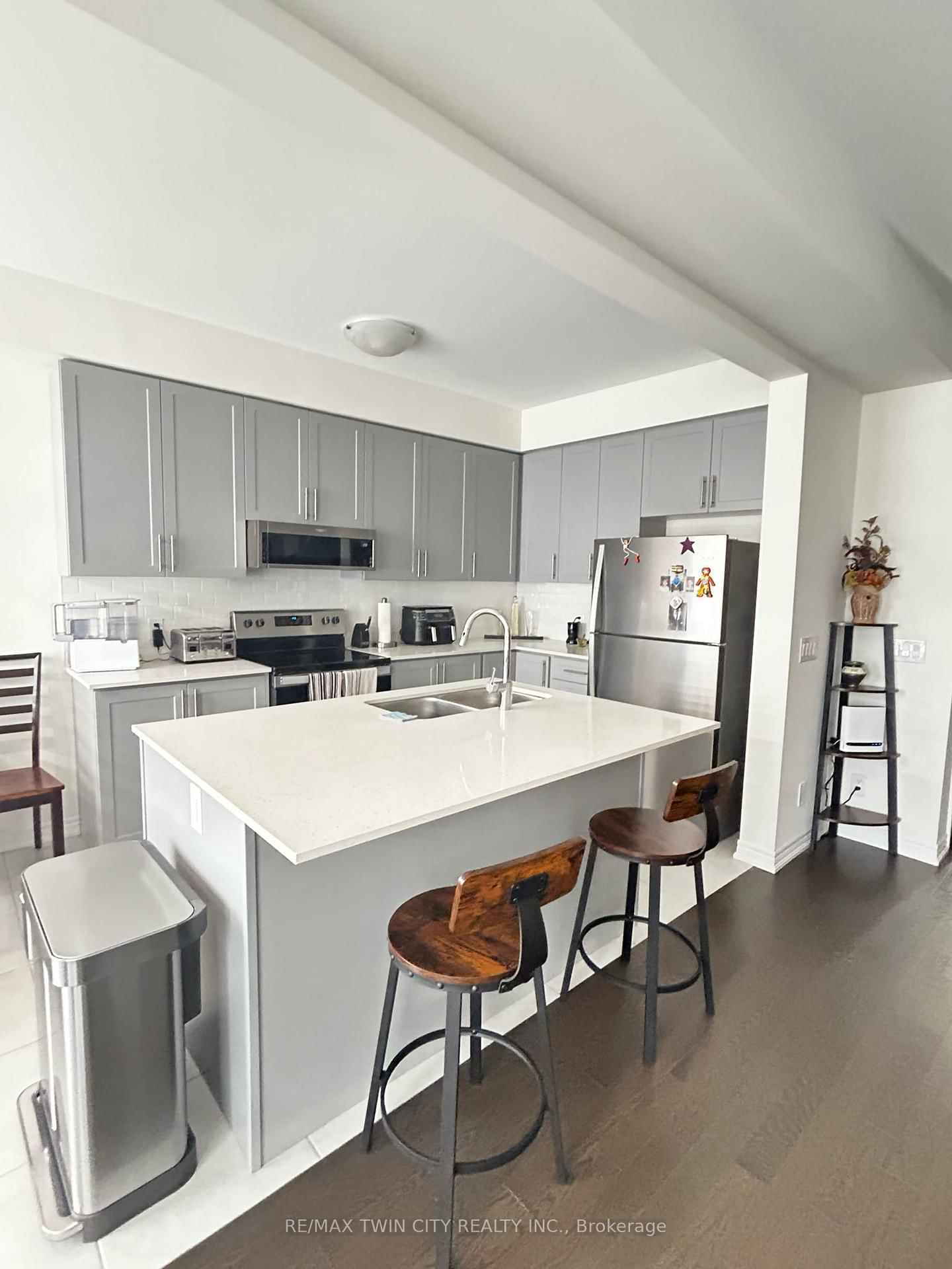 123 Broadacre Dr, Kitchener — 4