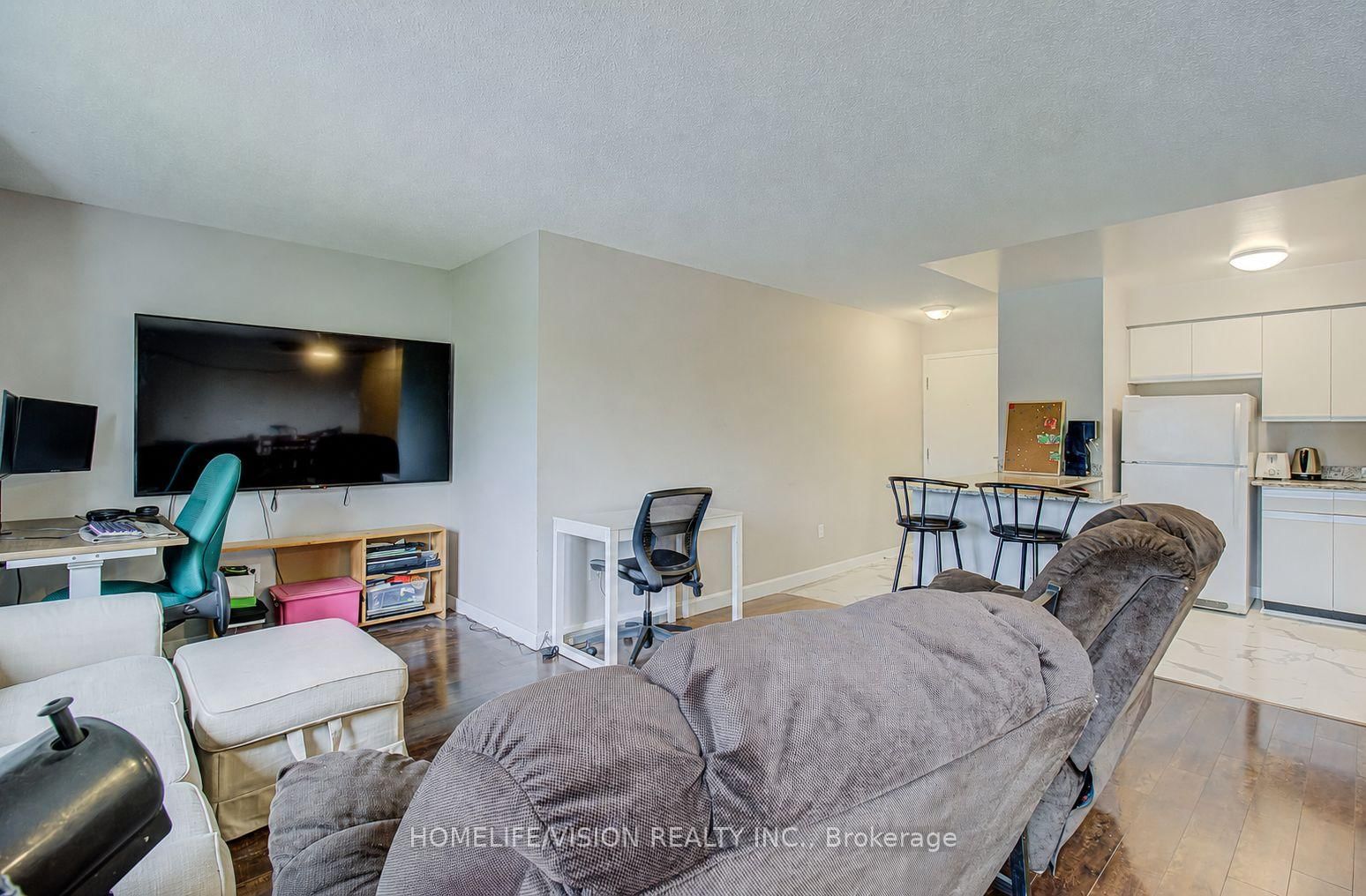 310-271 Eiwo Crt, Waterloo — 12